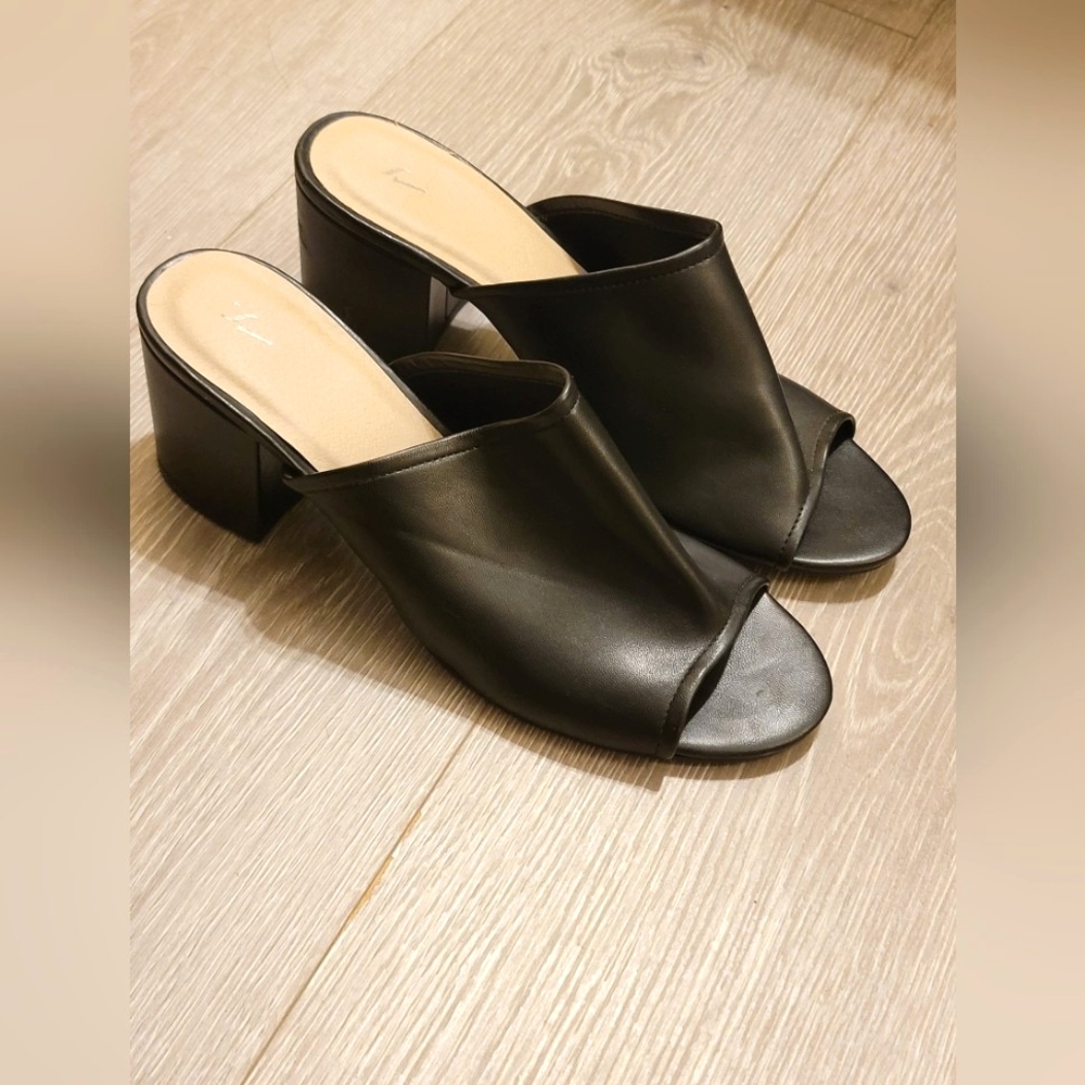 Simply Vera Vera Wang | Black | Leather | Blockheel | Mule Sandals | Size 9.5 M
